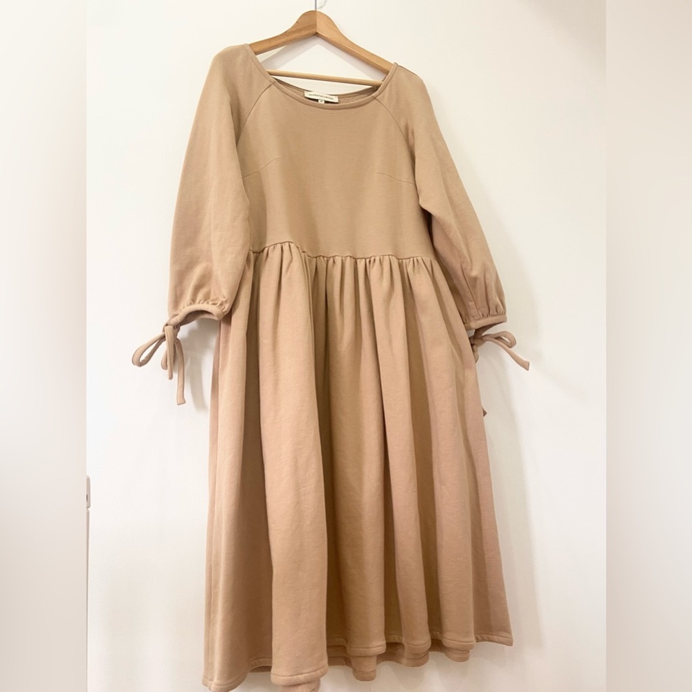 Eliza Faulkner, Stay home dress